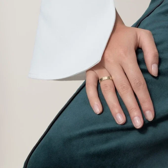 Alianza Love en oro amarillo, modelo pequeño | Cartier Us
