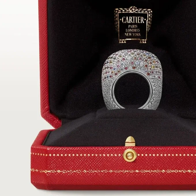 Anillo Cartier Libre Tuttitutti, zafiros Umba, diamantes