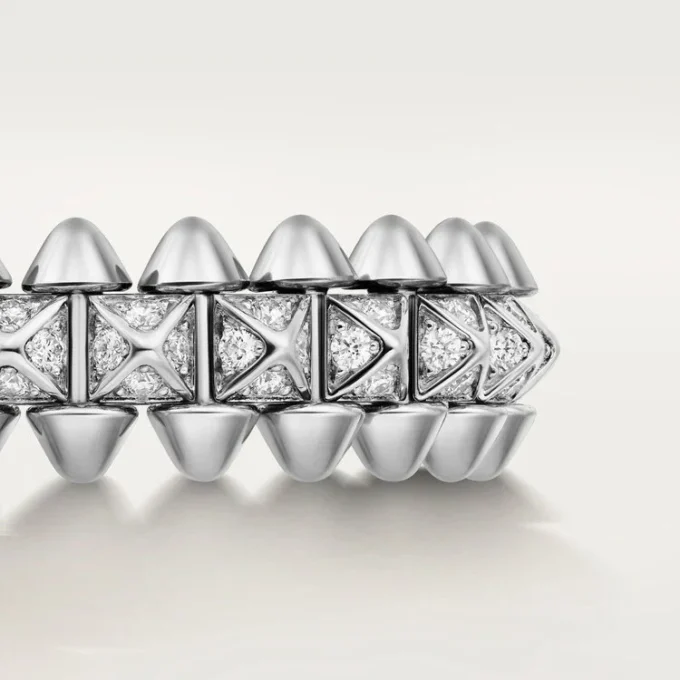 Anillo Clash de Cartier, modelo pequeño, pavé