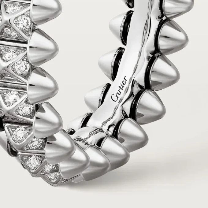 Anillo Clash de Cartier, modelo pequeño, pavé