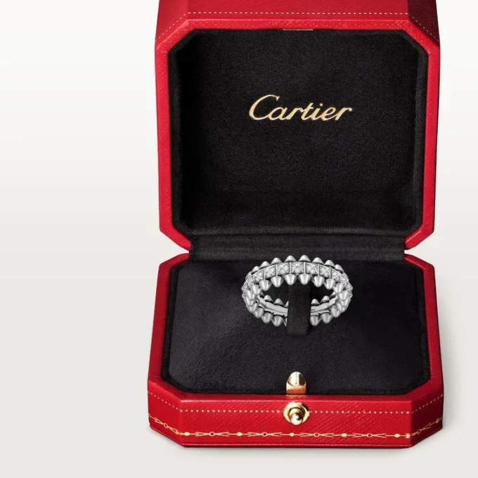 Anillo Clash de Cartier, modelo pequeño, pavé