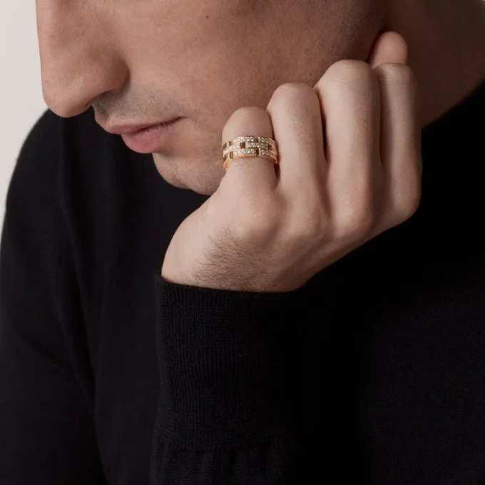 Anillo Maillon Panthere, 3 filas con medio pavé de diamantes – Oro rosa, diamantes – Cartier