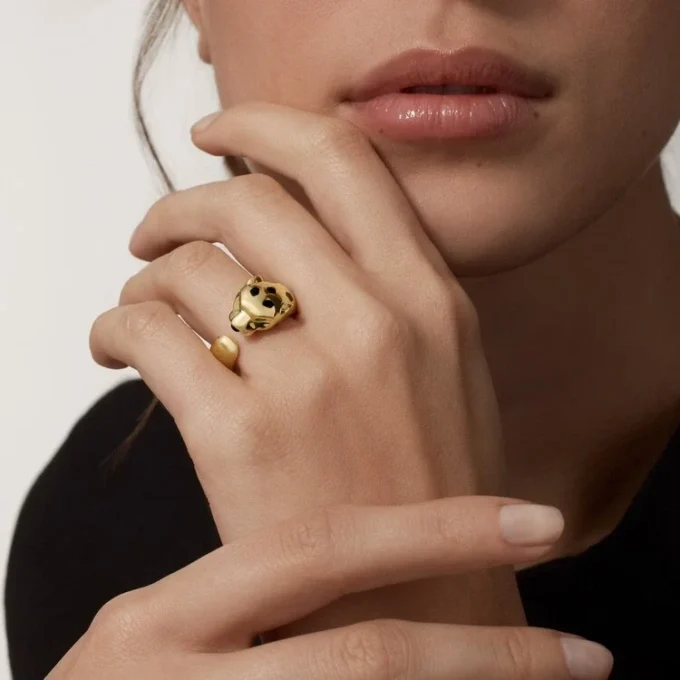 Anillo Panthere De Cartier de oro amarillo y ónix | Cartier EE. UU.
