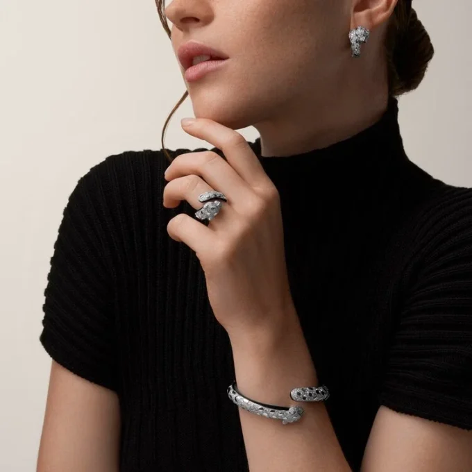 Anillo Panthere De Cartier, laca negra, pavé