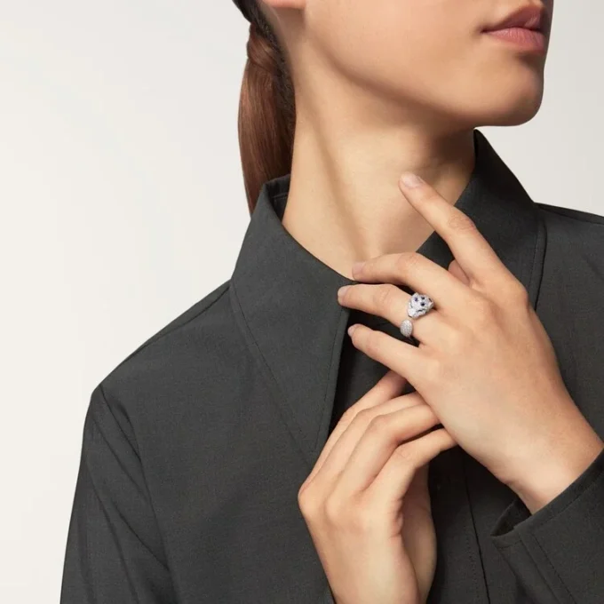 Anillo Panthere de Cartier, modelo mediano, semipavé