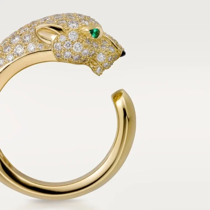 Anillo Panthere de Cartier – Oro amarillo, diamantes, esmeraldas, ónix – Cartier