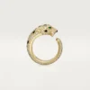 Anillo Panthere de Cartier – Oro amarillo, esmeraldas, ónix, diamantes – Cartier