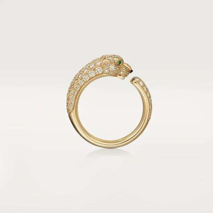 Anillo Panthere de Cartier – Oro amarillo, esmeraldas, ónix, diamantes – Cartier