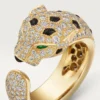 Anillo Panthere de Cartier – Oro amarillo, esmeraldas, ónix, diamantes – Cartier