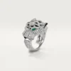 Anillo Panthere De Cartier – Oro blanco, diamantes, esmeraldas, ónix – Cartier