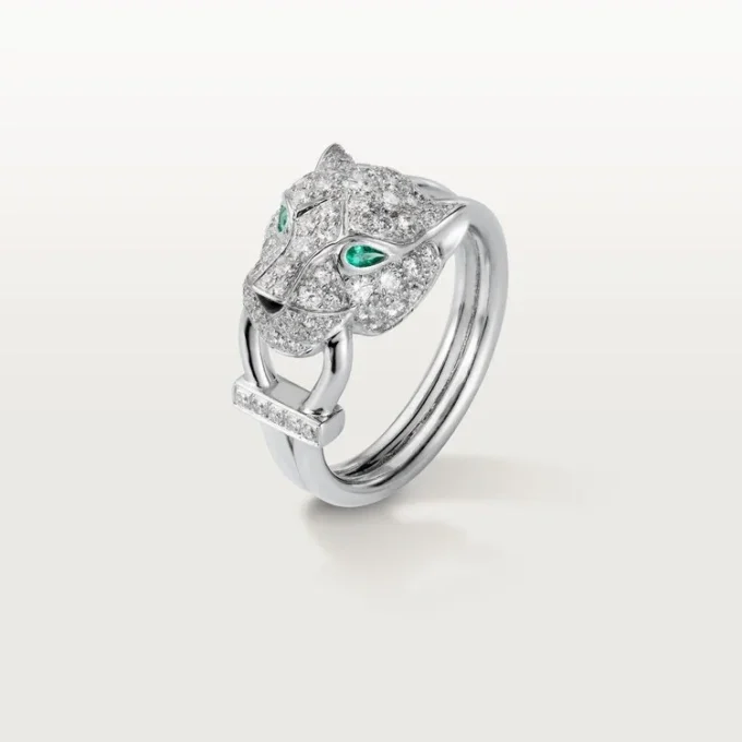 Anillo Panthere De Cartier – Oro blanco, diamantes, esmeraldas, ónix – Cartier