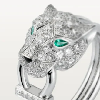 Anillo Panthere De Cartier – Oro blanco, diamantes, esmeraldas, ónix – Cartier