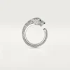 Anillo Panthere De Cartier – Oro blanco, diamantes, esmeraldas, ónix – Cartier
