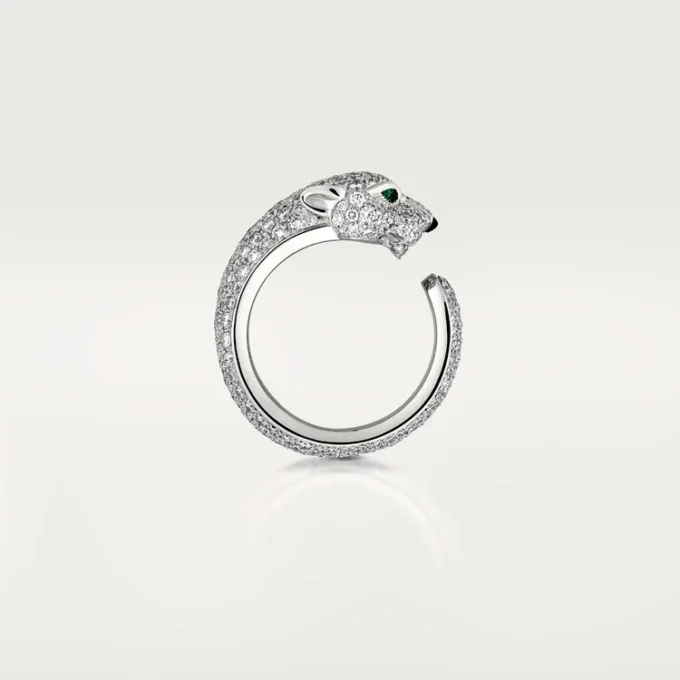 Anillo Panthere De Cartier – Oro blanco, diamantes, esmeraldas, ónix – Cartier