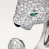 Anillo Panthere De Cartier – Oro blanco, diamantes, esmeraldas, ónix – Cartier