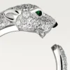 Anillo Panthere De Cartier – Oro blanco, diamantes, esmeraldas, ónix – Cartier