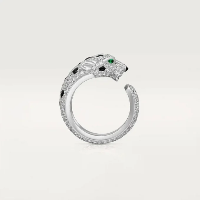 Anillo Panthere de Cartier – Oro blanco, esmeraldas, ónix, diamantes – Cartier
