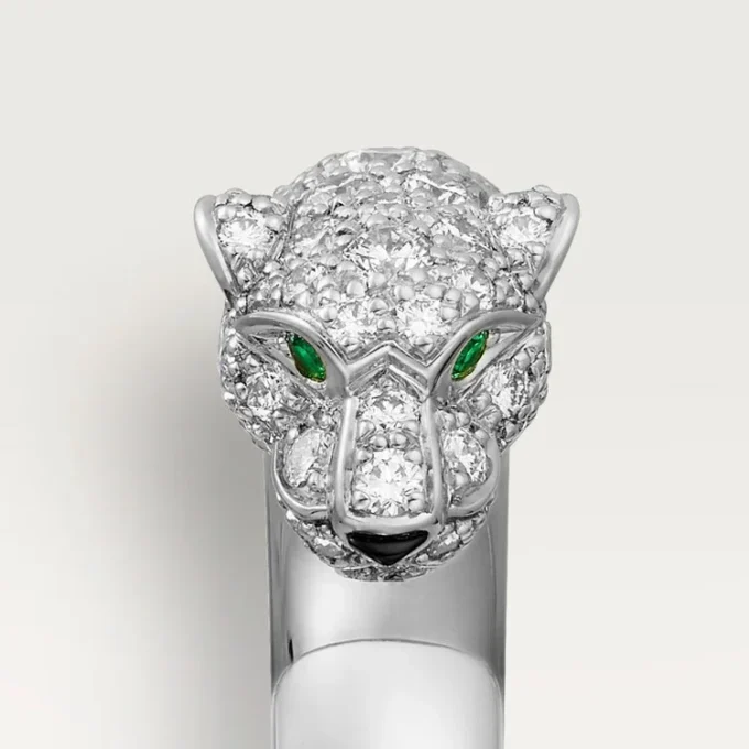 Anillo Panthere de Cartier – Oro blanco, esmeraldas, ónix, diamantes – Cartier