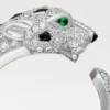 Anillo Panthere de Cartier – Oro blanco, esmeraldas, ónix, diamantes – Cartier