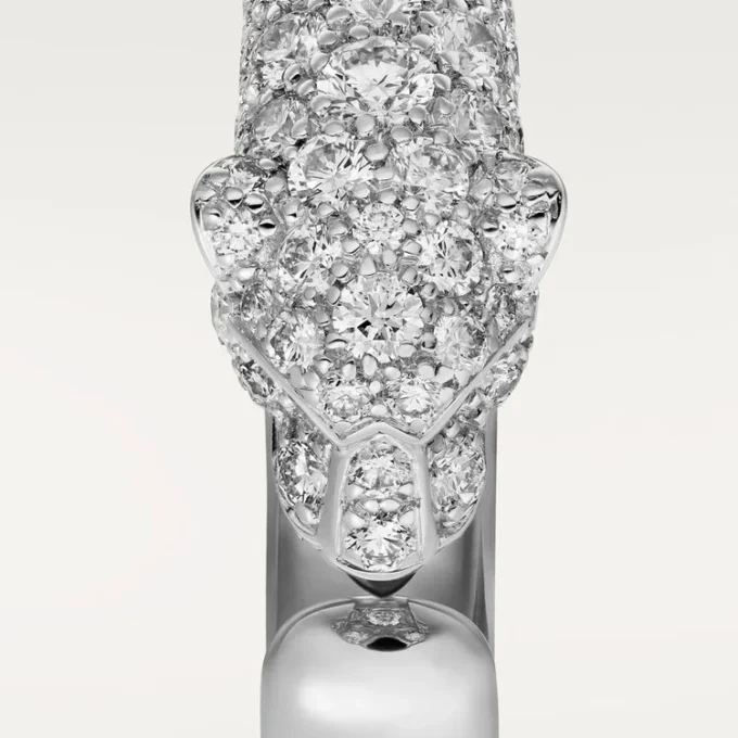 Anillo Panthere de Cartier – Oro blanco, esmeraldas, ónix, diamantes – Cartier