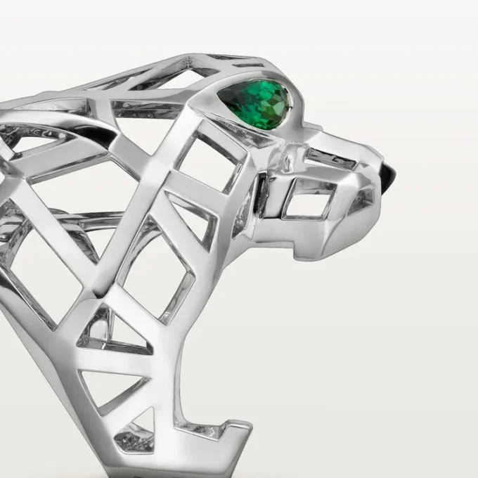 Anillo Panthere de Cartier – Oro blanco sin rodiar, granates tsavorita, ónix – Cartier