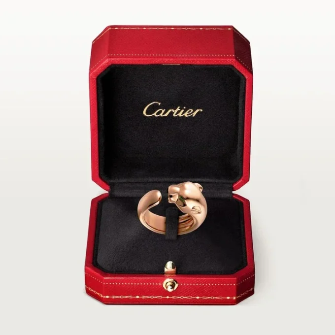 Anillo Panthere de Cartier – Oro rosa, granates tsavorita, ónix – Cartier