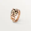 Anillo Panthere De Cartier – Oro rosa, granates tsavorita, ónix, laca negra, diamantes – Cartier