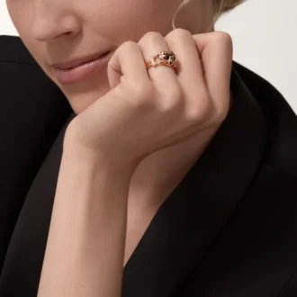 Anillo Panthere De Cartier – Oro rosa, granates tsavorita, ónix, laca negra, diamantes – Cartier
