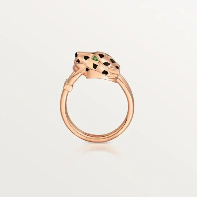 Anillo Panthere De Cartier – Oro rosa, granates tsavorita, ónix, laca negra, diamantes – Cartier