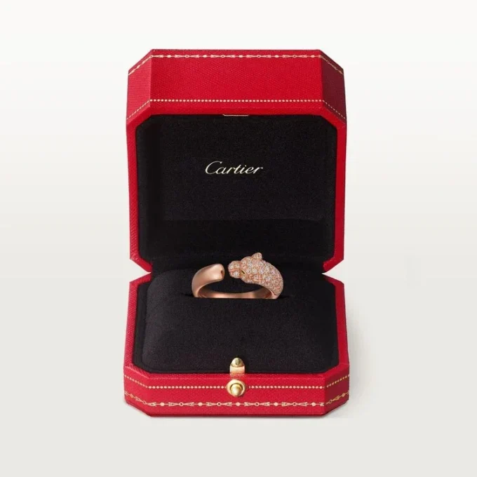 Anillo Panthere de Cartier – Oro rosa, ónix, esmeraldas, diamantes – Cartier