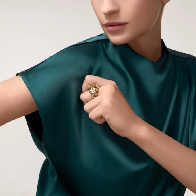Anillo Panthere de Cartier – Tsavorita y oro amarillo | Cartier EE. UU.