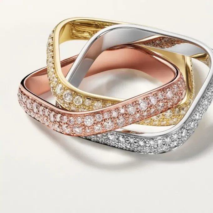 Anillo Trinity Cushion, modelo clásico, pavé