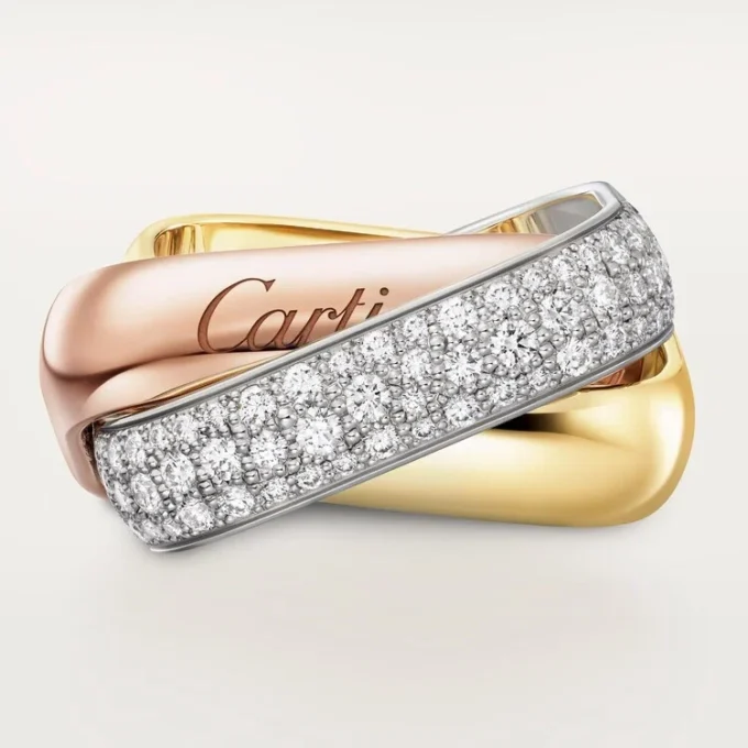 Anillo Trinity, forma cojín, modelo grande, medio pavé