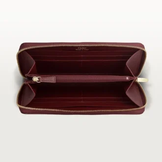 Billetera internacional con cremallera, Must De Cartier – Piel de becerro color burdeos, acabado dorado – Cartier