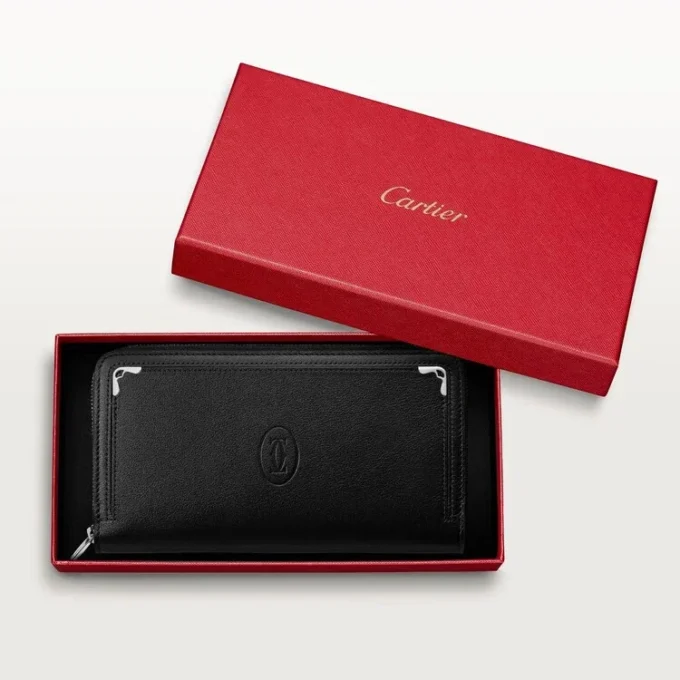 Billetera internacional con cremallera, Must de Cartier – Piel de becerro negra, acabado en paladio – Cartier Billetera internacional con cremallera, Must de Cartier – Piel de becerro negra, acabado en paladio – Cartier