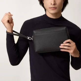 Bolsa cuadrada, Must de Cartier – Piel de becerro negra, acabado en paladio – Cartier