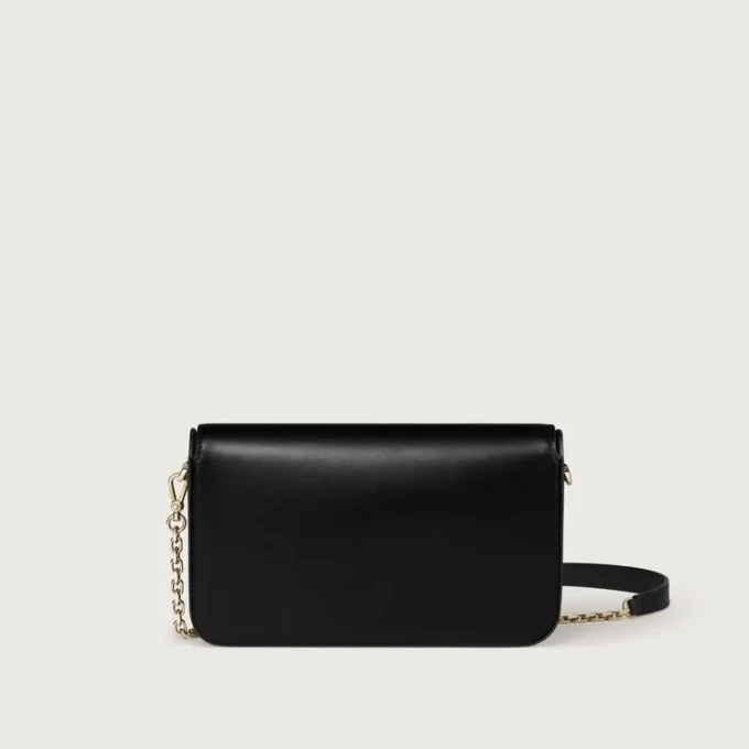 Bolso de cadena mini, Double C de Cartier – Piel de becerro negra, acabado en esmalte dorado y negro – Cartier Bolso de cadena mini, Double C de Cartier – Piel de becerro negra, acabado en esmalte dorado y negro – Cartier