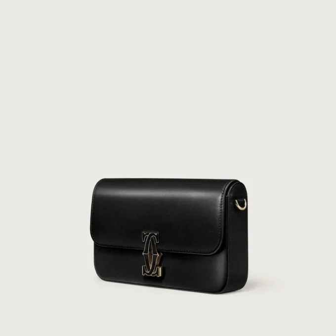 Bolso de cadena mini, Double C de Cartier – Piel de becerro negra, acabado en esmalte dorado y negro – Cartier Bolso de cadena mini, Double C de Cartier – Piel de becerro negra, acabado en esmalte dorado y negro – Cartier