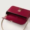 Bolso de cadena mini, Double C de Cartier – Piel de becerro rojo cereza, acabado en oro y esmalte rojo cereza – Cartier Bolso de cadena mini, Double C de Cartier – Piel de becerro rojo cereza, acabado en oro y esmalte rojo cereza – Cartier