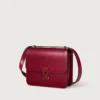 Bolso de hombro, Mini, Double C de Cartier – Piel de becerro rojo cereza, acabado en oro y esmalte rojo cereza – Cartier Bolso de hombro, Mini, Double C de Cartier – Piel de becerro rojo cereza, acabado en oro y esmalte rojo cereza – Cartier