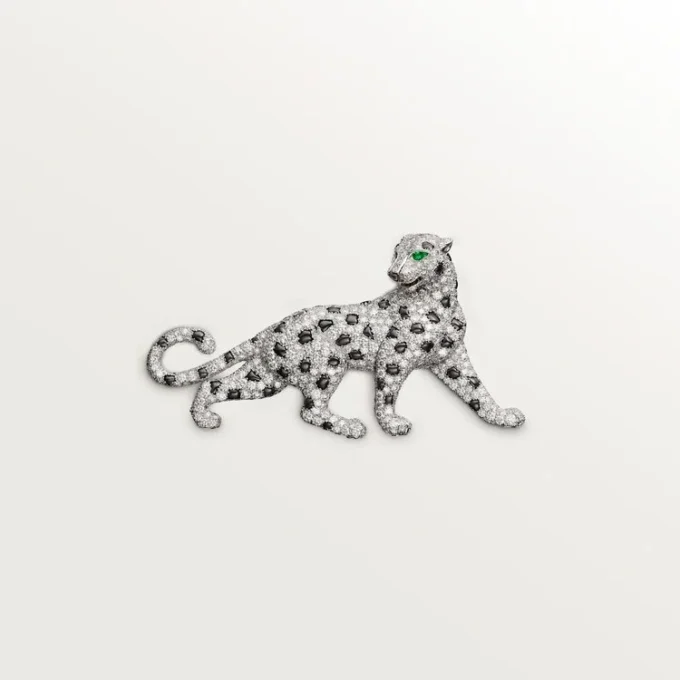 Broche Panthere de Cartier – Oro blanco, esmeraldas, ónix, diamantes – Cartier