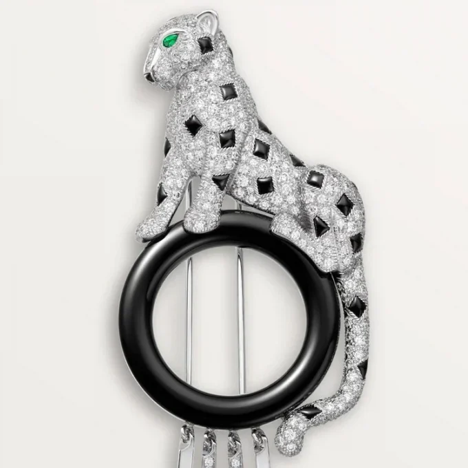 Broche Panthere de Cartier – Oro blanco, esmeraldas, ónix, diamantes – Cartier
