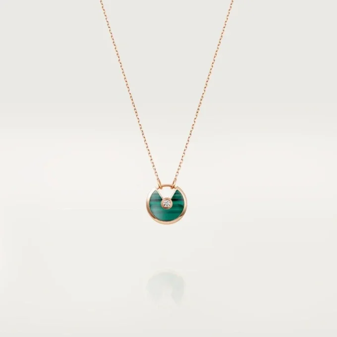 Collar Amulette De Cartier, modelo pequeño – Oro rosa, malaquita, diamante – Cartier