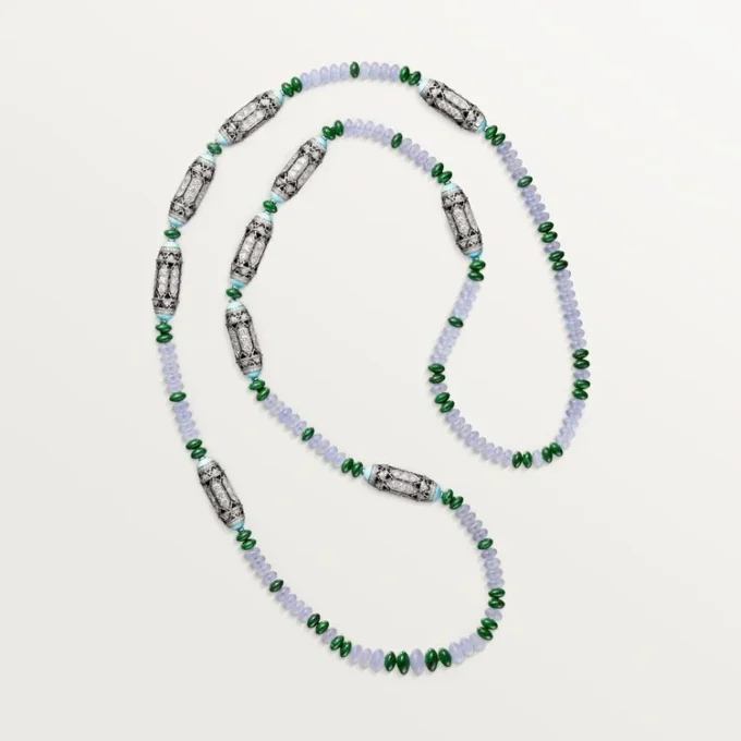 Collar de alta joyería – Oro blanco, calcedonia, skarn, turquesa, laca negra, diamantes – Cartier