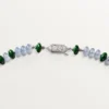 Collar de alta joyería – Oro blanco, calcedonia, skarn, turquesa, laca negra, diamantes – Cartier