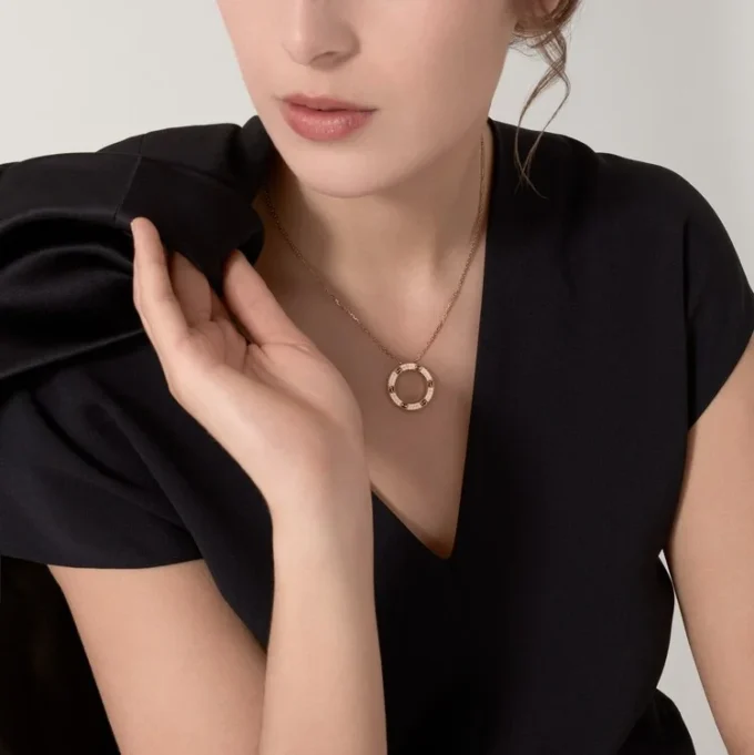 Collar Love, pavé de diamantes – Oro amarillo, diamantes – Cartier