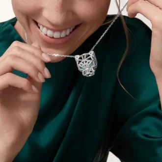Collar Panthere de Cartier – Oro blanco, esmeraldas, diamantes, ónix – Cartier