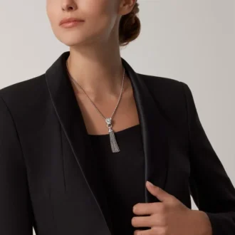 Collar Panthere De Cartier – Oro blanco, laca negra, esmeraldas, ónix, diamantes – Cartier