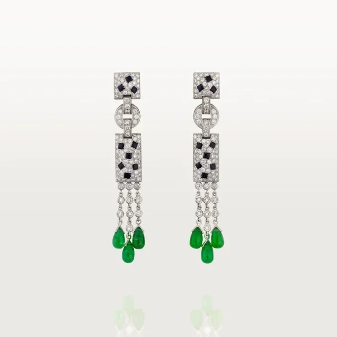 Pendientes Panthere de Cartier – Oro blanco, esmeraldas, ónix, diamantes – Cartier