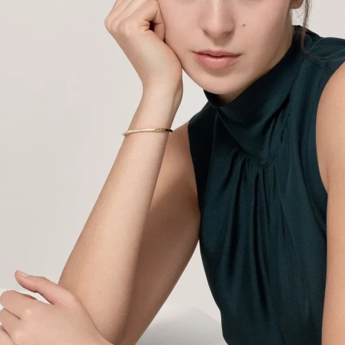 Pulsera Etincelle De Cartier, con medio pavé